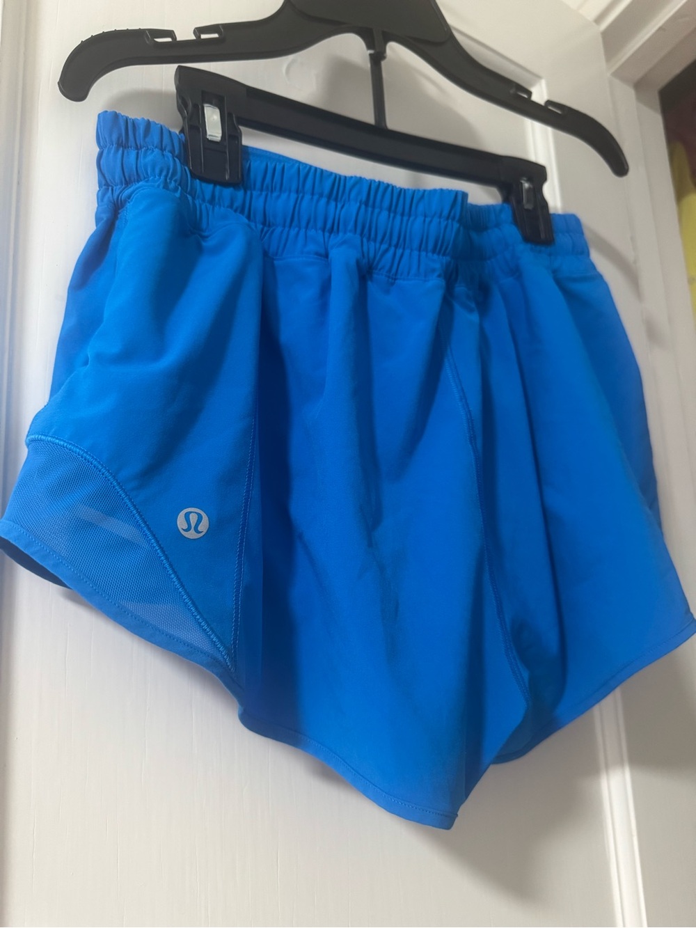 SOLD Lululemon Women's Hotty Hot Running Shorts - Picture 2 of 6